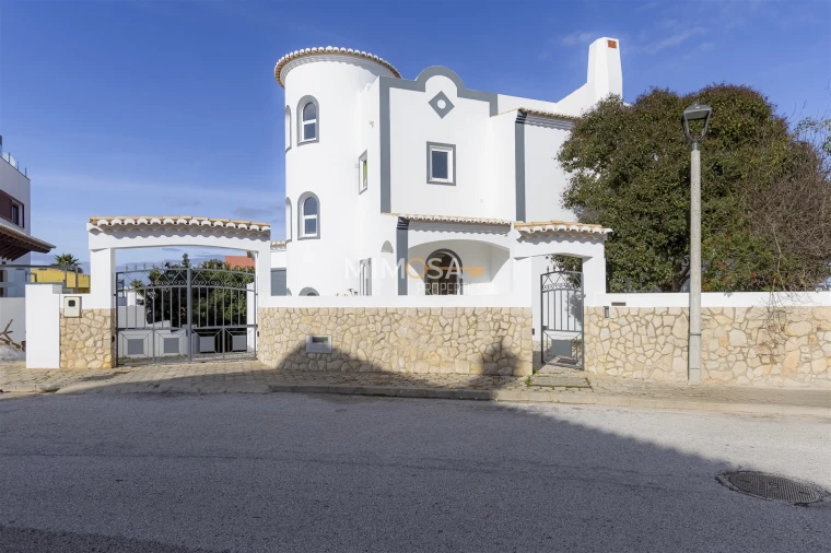 Moradia T4 para Venda em Lagos (São Sebastião e Santa Maria) Foto 2