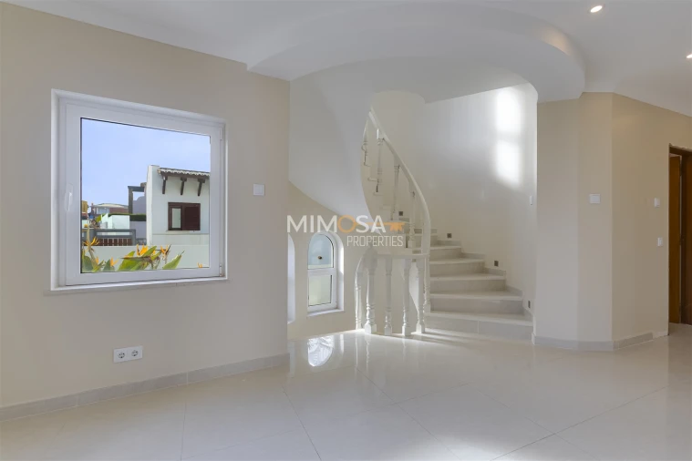 Moradia T4 para Venda em Lagos (São Sebastião e Santa Maria) Foto 14