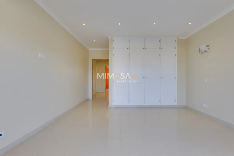 Moradia T4 para Venda em Lagos (São Sebastião e Santa Maria) Foto 32