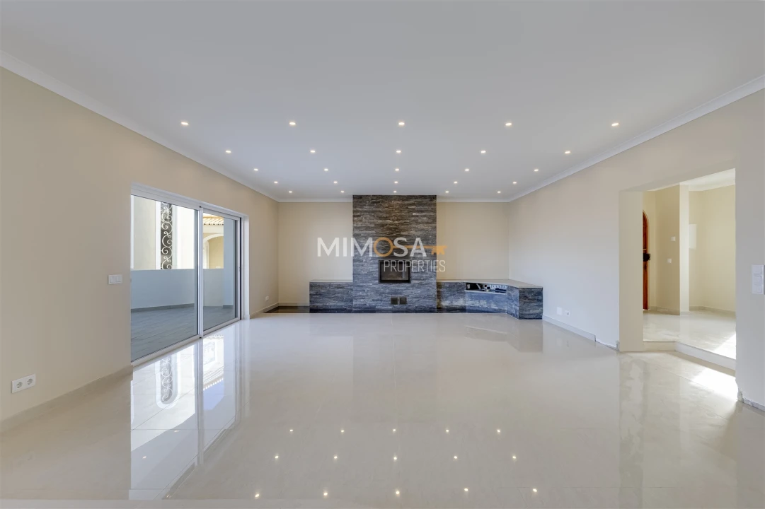 Moradia T4 para Venda em Lagos (São Sebastião e Santa Maria) Foto 15