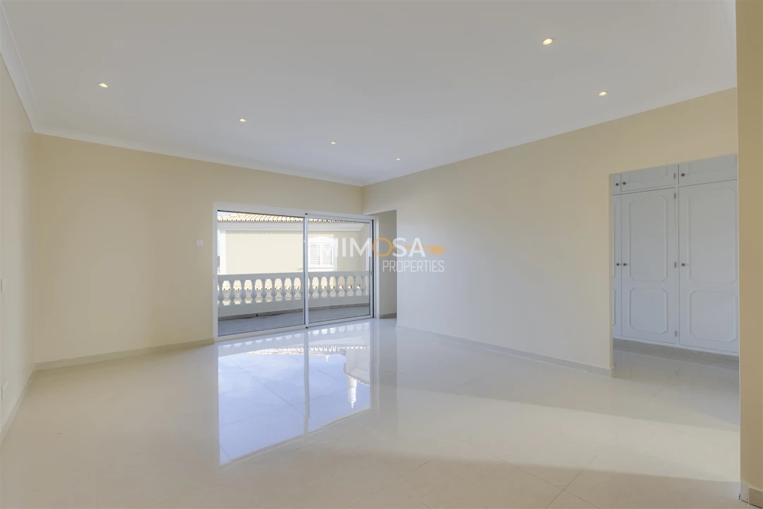 Moradia T4 para Venda em Lagos (São Sebastião e Santa Maria) Foto 25