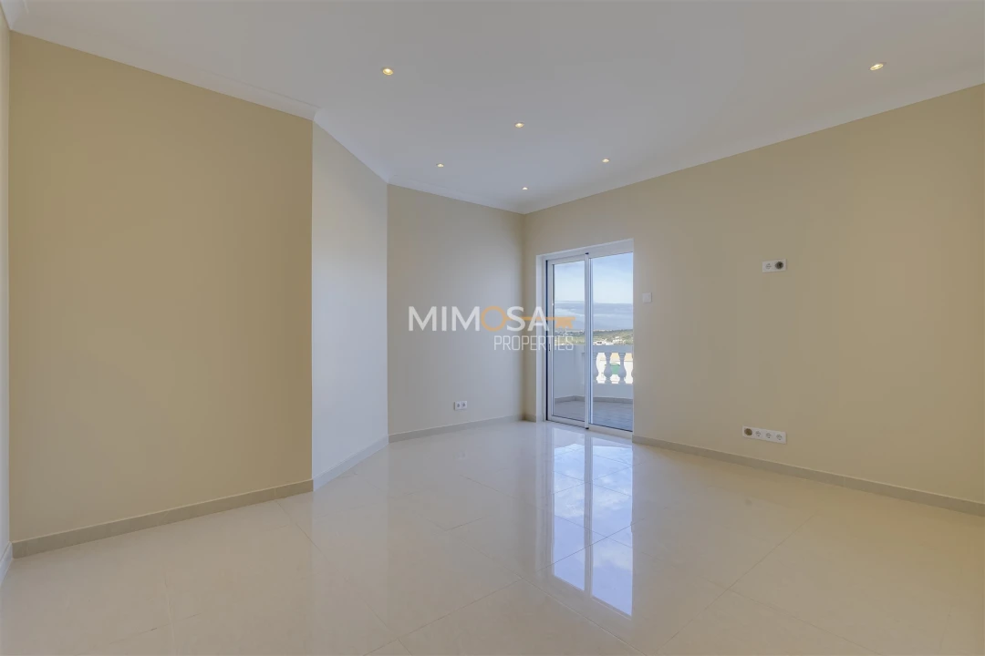 Moradia T4 para Venda em Lagos (São Sebastião e Santa Maria) Foto 35