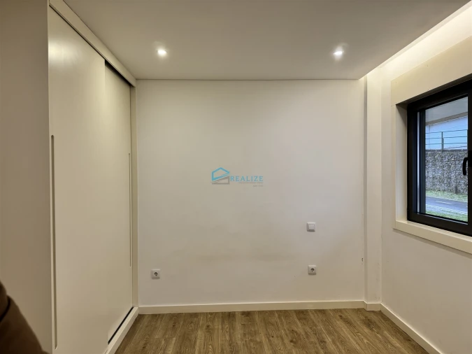 Apartamento T1 para Arrendamento em Nossa Senhora da Conceição, São Pedro e São Dinis Foto 6