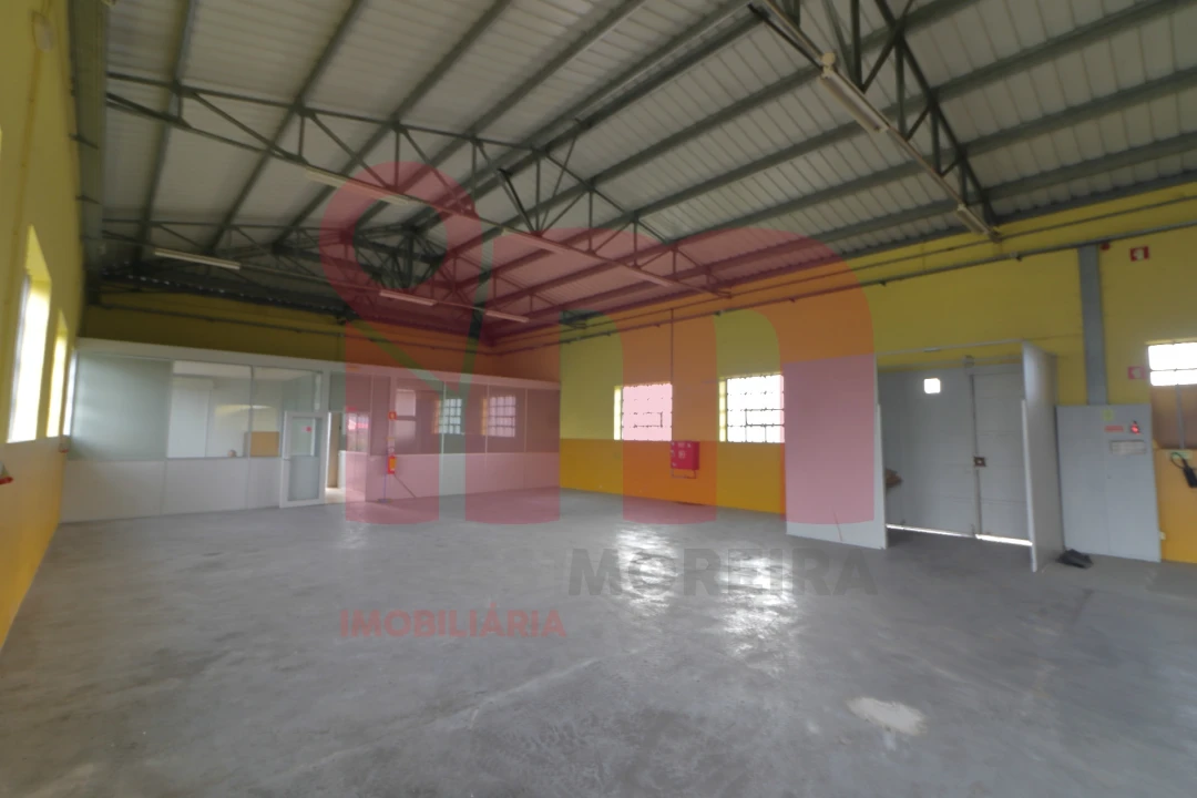 Armazém para Arrendamento em Lordelo Foto 8