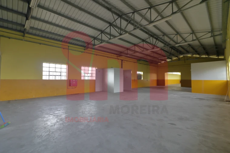 Armazém para Arrendamento em Lordelo Foto 7