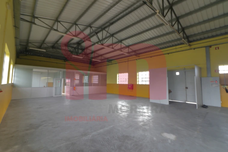 Armazém para Arrendamento em Lordelo Foto 8