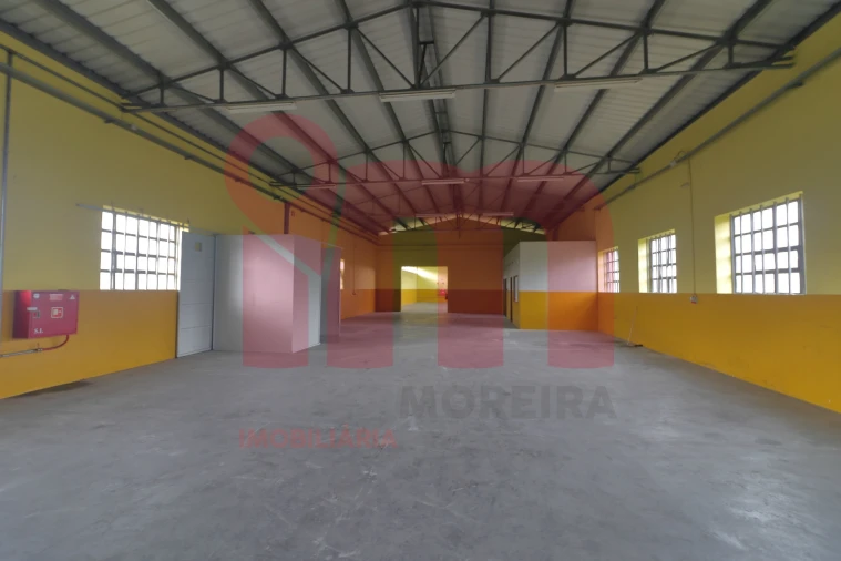 Armazém para Arrendamento em Lordelo Foto 5