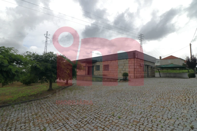 Armazém para Arrendamento em Lordelo Foto 1