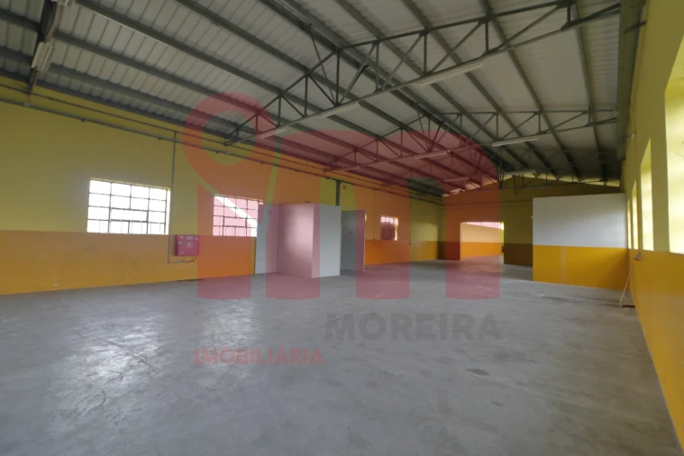 Armazém para Arrendamento em Lordelo Foto 6