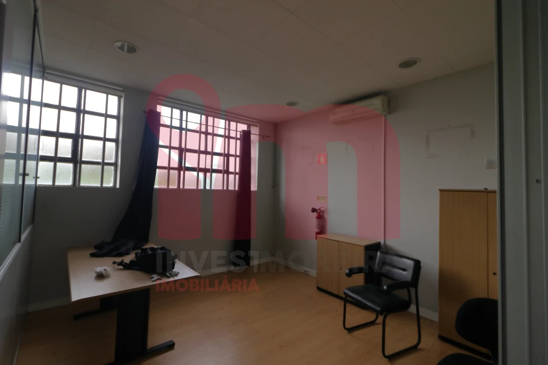 Armazém para Arrendamento em Lordelo Foto 4