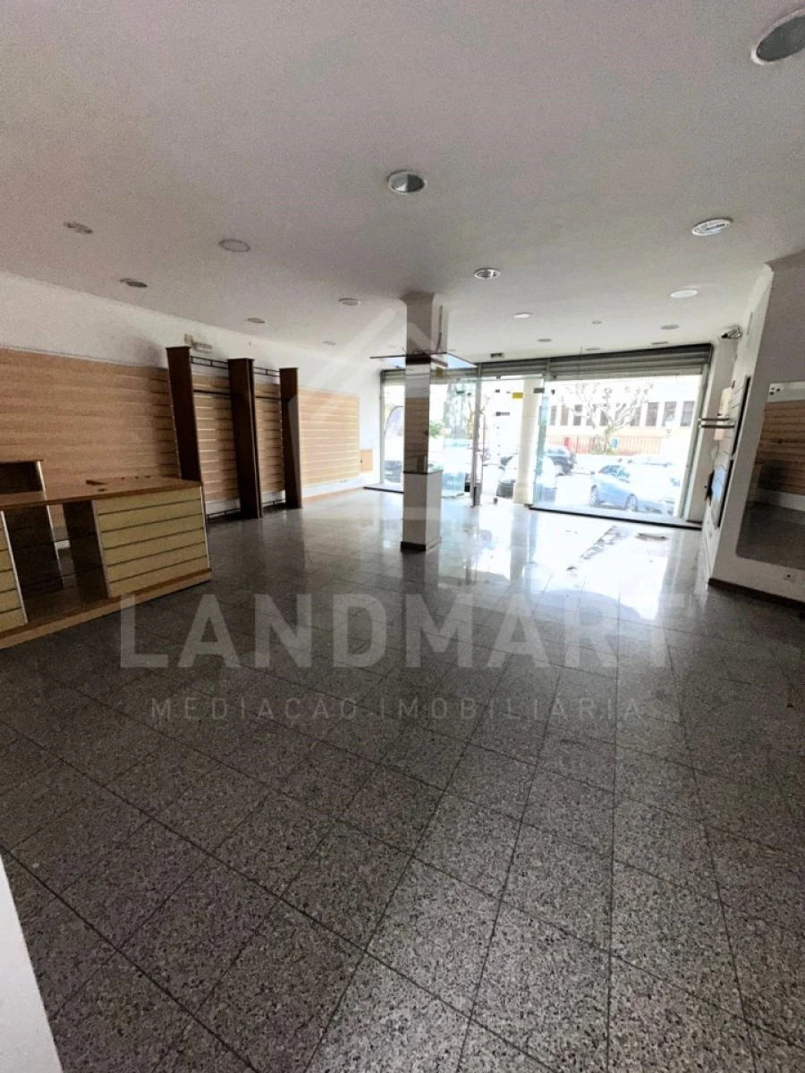 Loja para Arrendamento em Benedita Foto 5