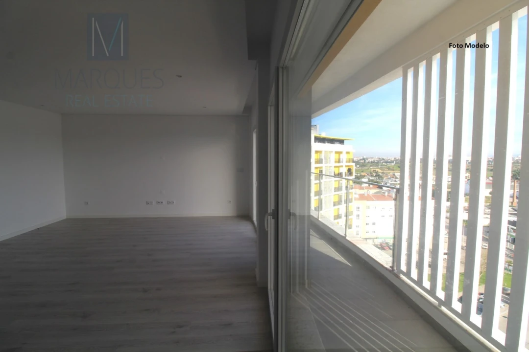 Apartamento T2 para Venda em Corroios Foto 2