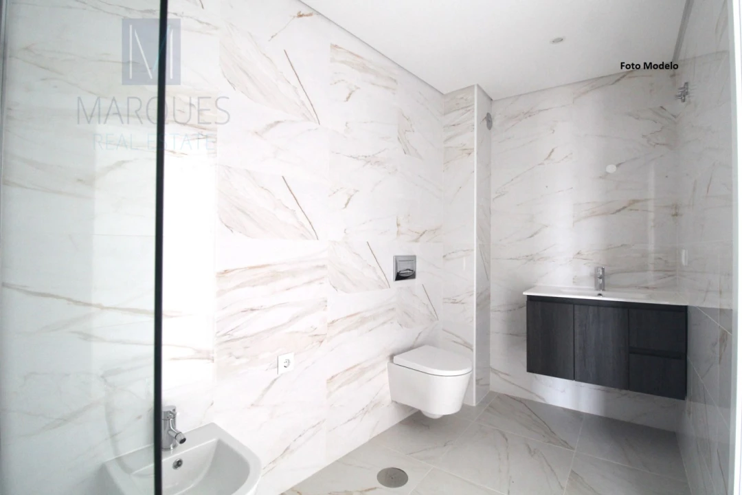 Apartamento T2 para Venda em Corroios Foto 5