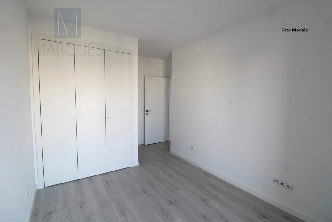 Apartamento T2 para Venda em Corroios Foto 9