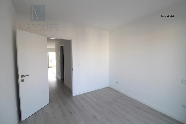 Apartamento T2 para Venda em Corroios Foto 6