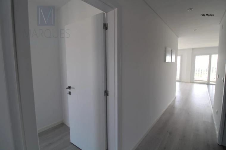 Apartamento T2 para Venda em Corroios Foto 8