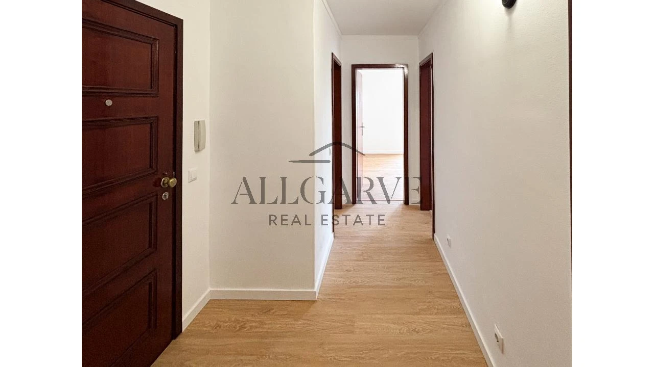 Apartamento T2 para Arrendamento em Portimão Foto 8