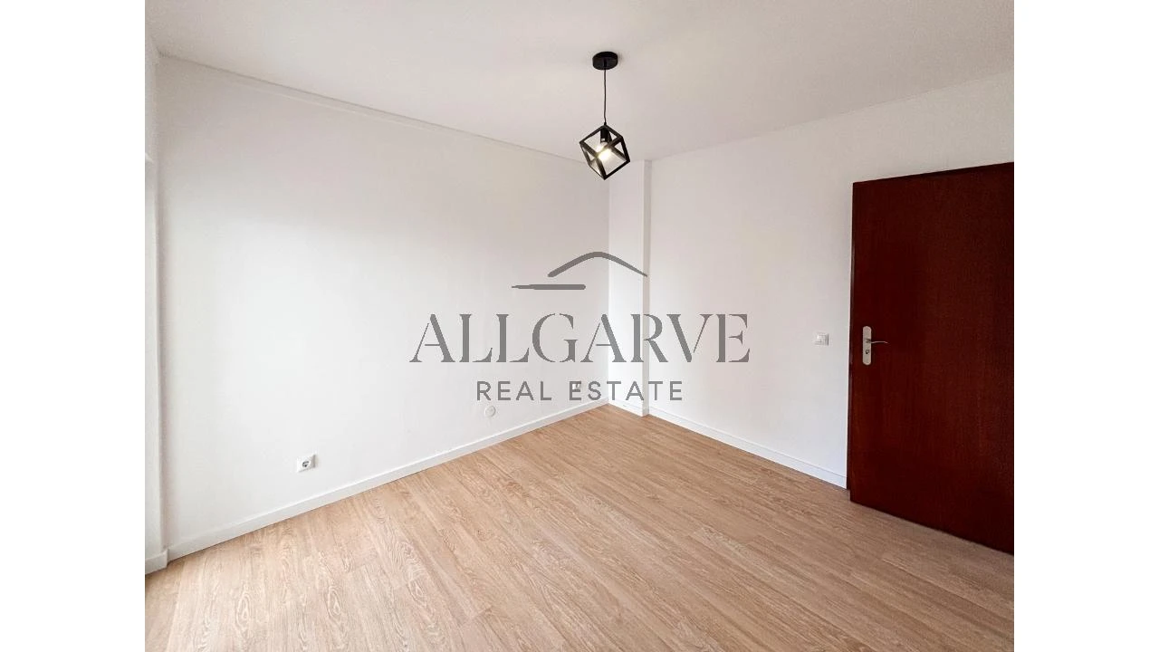 Apartamento T2 para Arrendamento em Portimão Foto 17