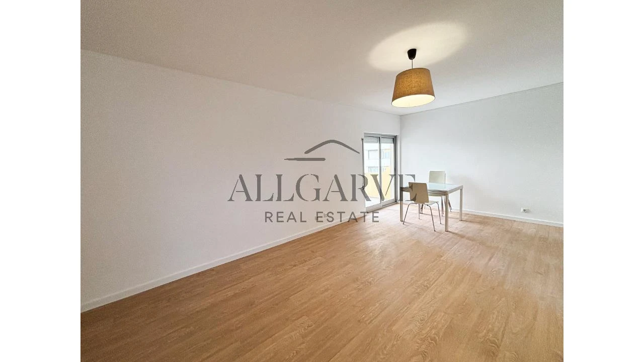 Apartamento T2 para Arrendamento em Portimão Foto 3