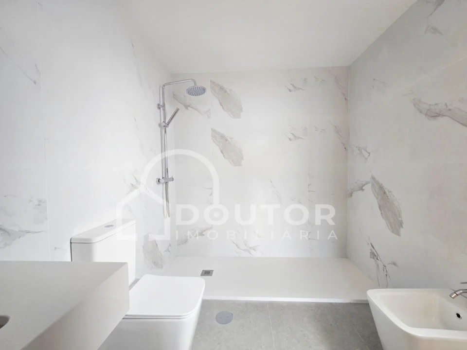 Apartamento T2 para Venda em Funchal (Santa Maria Maior) Foto 8
