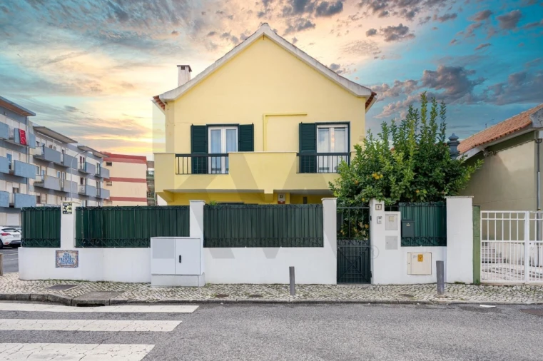 Moradia T3 para Venda em Carnaxide e Queijas