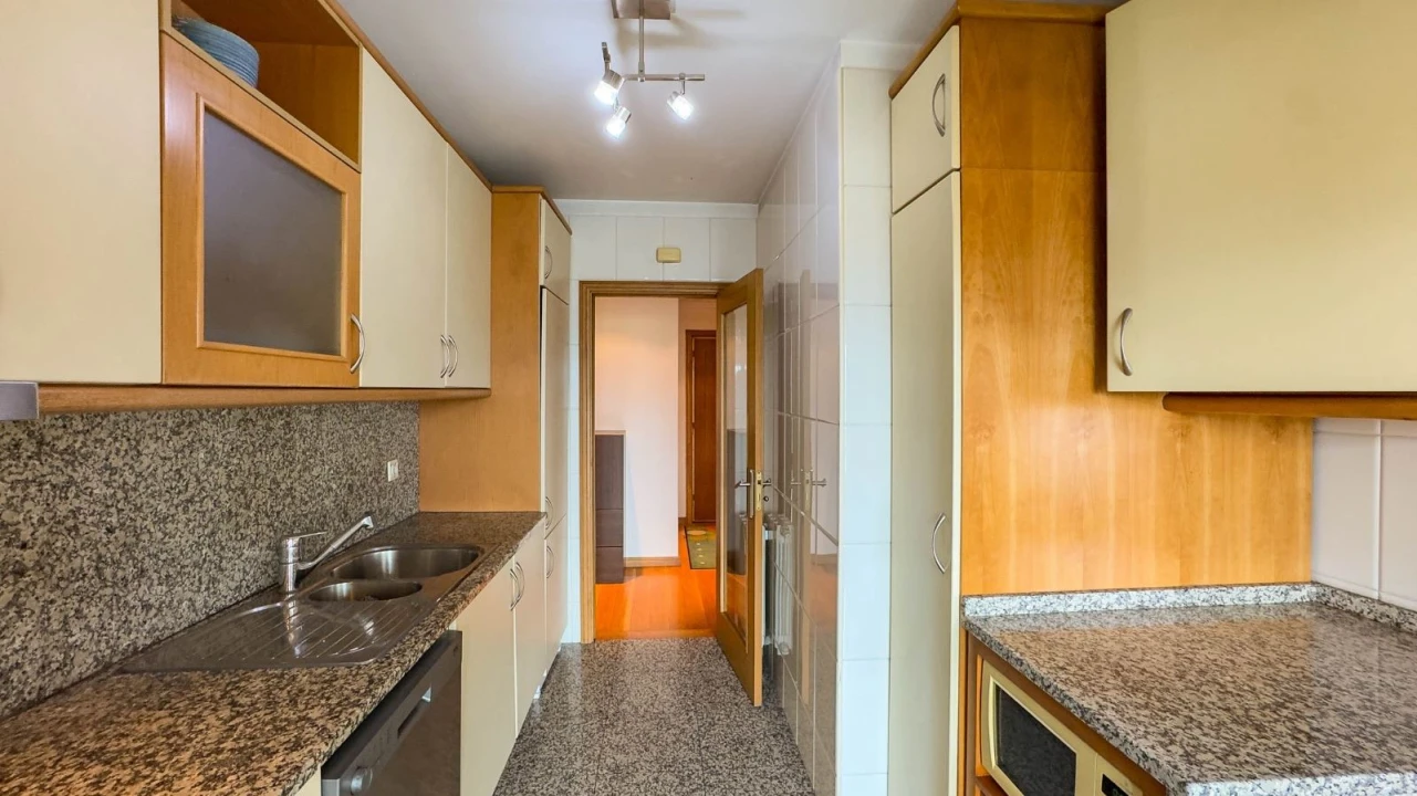 Apartamento T2 para Arrendamento em Arcozelo Foto 5