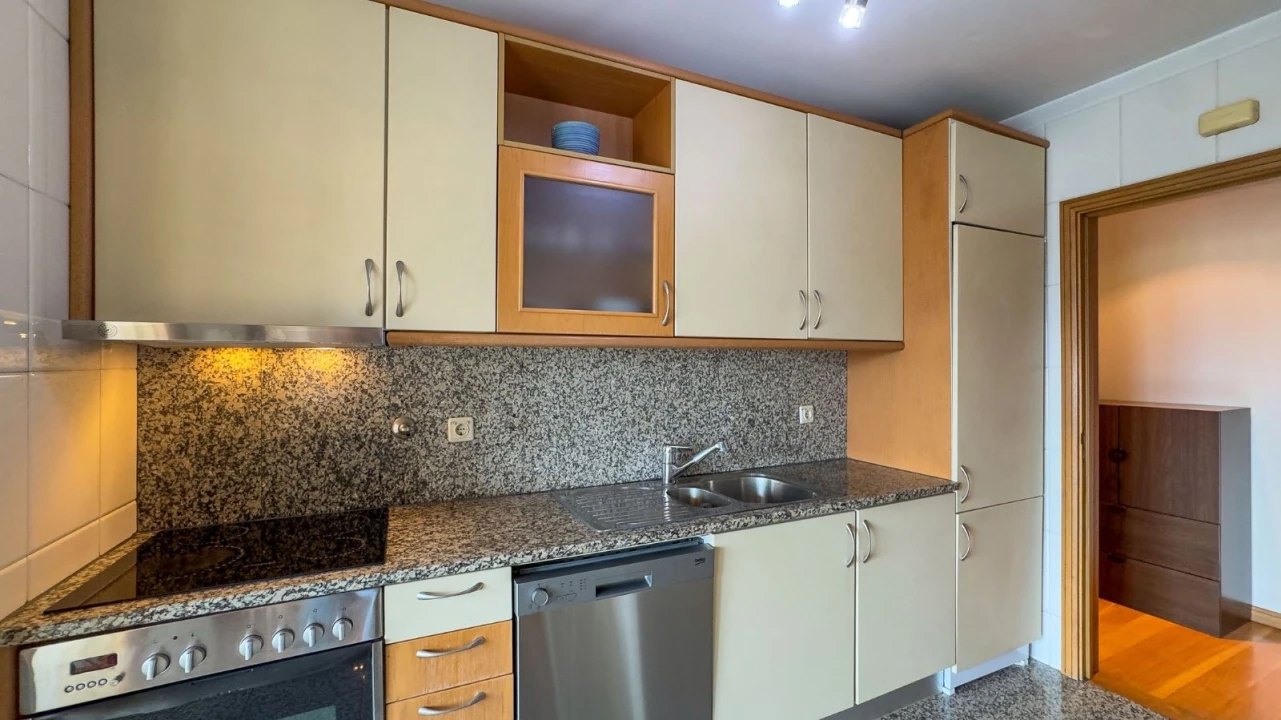 Apartamento T2 para Arrendamento em Arcozelo Foto 6