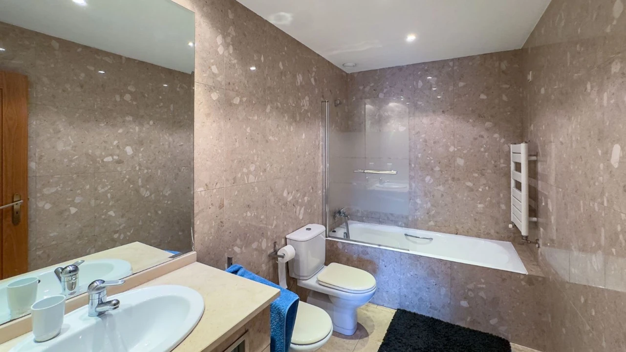 Apartamento T2 para Arrendamento em Arcozelo Foto 7