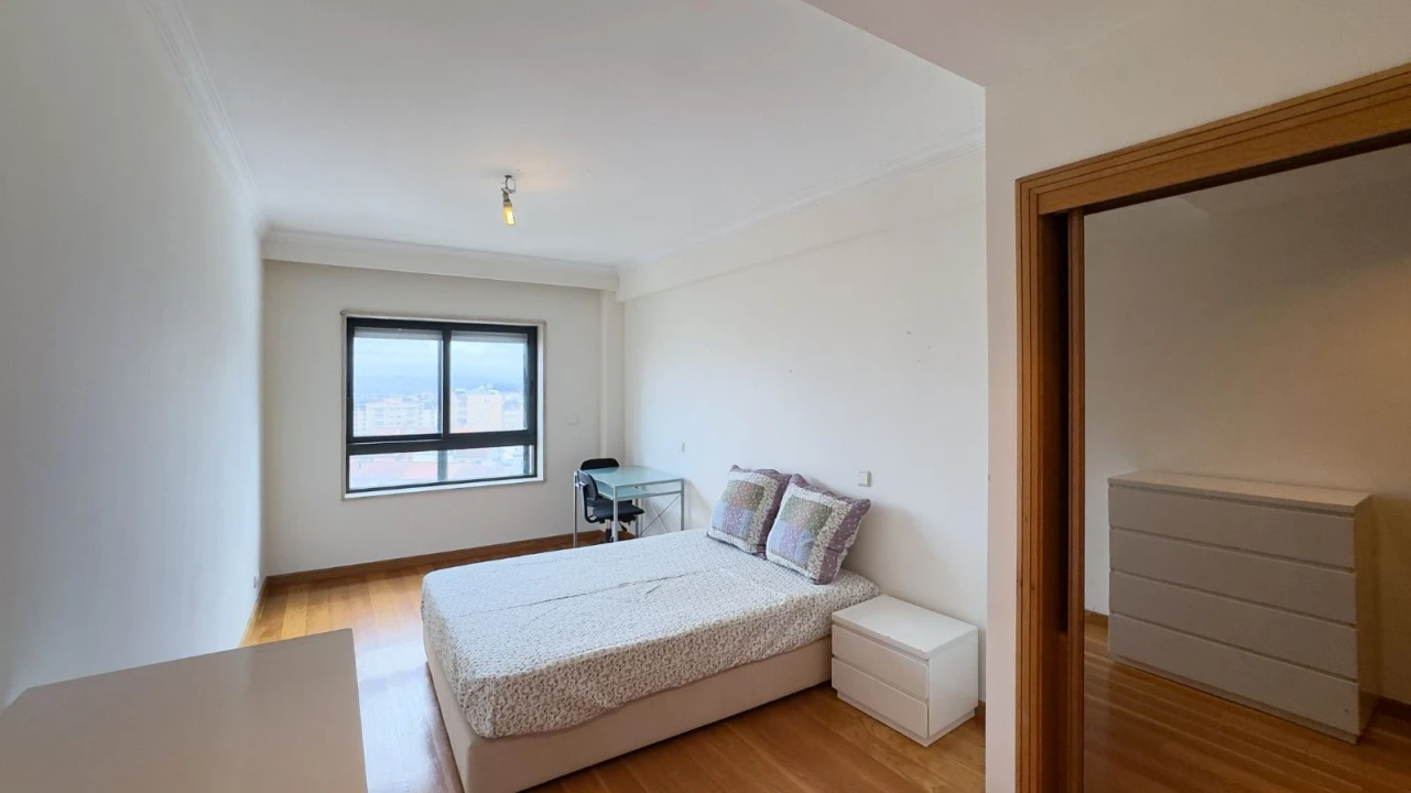 Apartamento T2 para Arrendamento em Arcozelo Foto 13