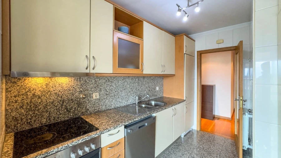 Apartamento T2 para Arrendamento em Arcozelo Foto 4