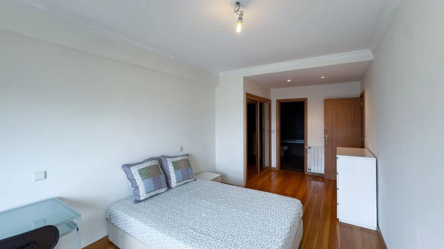 Apartamento T2 para Arrendamento em Arcozelo Foto 15