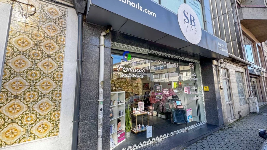 Loja para Arrendamento em Arcozelo Foto 16