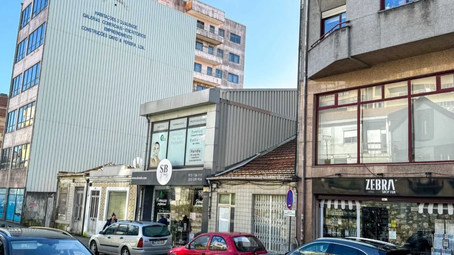 Loja para Arrendamento em Arcozelo Foto 18