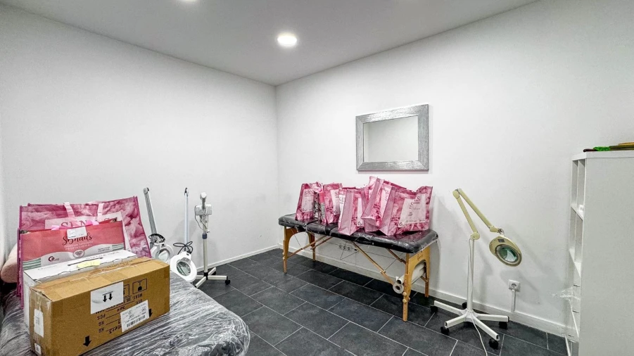 Loja para Arrendamento em Arcozelo Foto 24