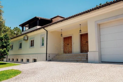 Moradia T5 para Venda em Charneca de Caparica e Sobreda