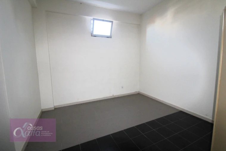 Loja para Arrendamento em Leiria, Pousos, Barreira e Cortes Foto 12