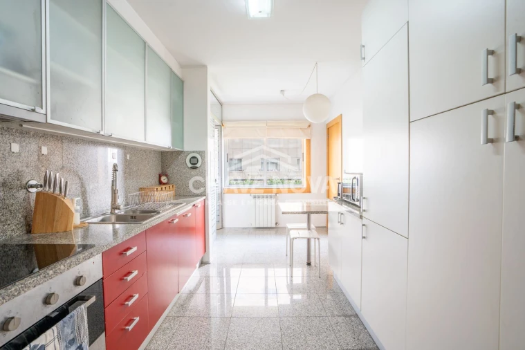 Apartamento T3 para Venda em Lordelo do Ouro e Massarelos Foto 2