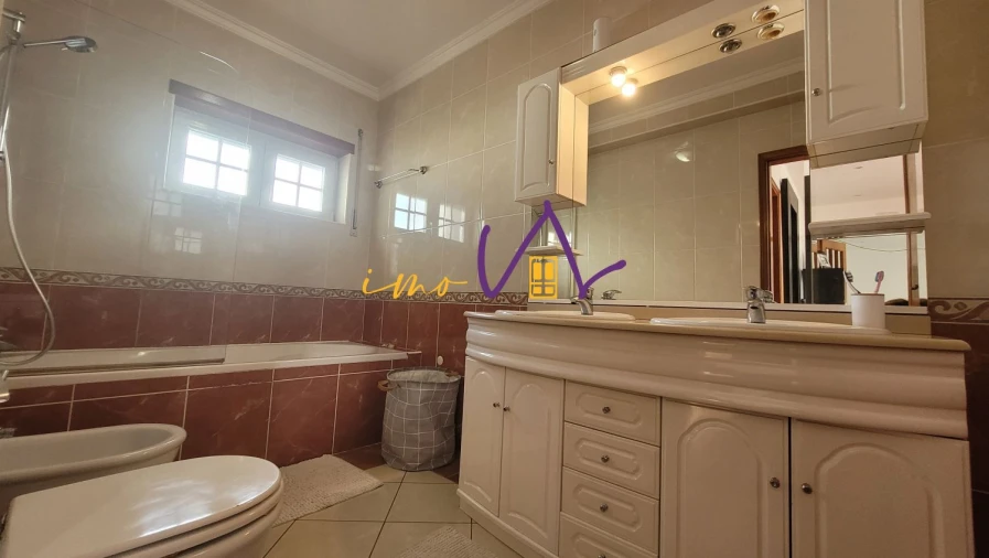 Moradia T4 para Venda em Tavarede Foto 8