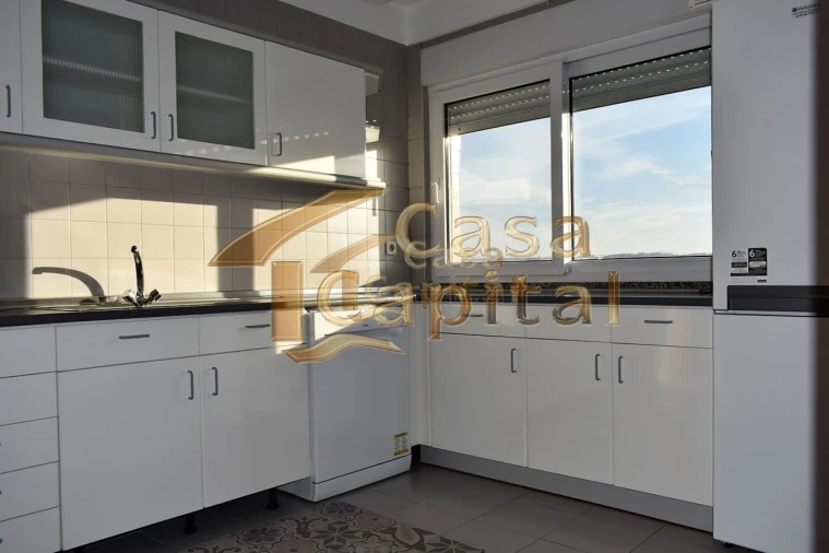 Apartamento T4 para Venda em Mateus Foto 9