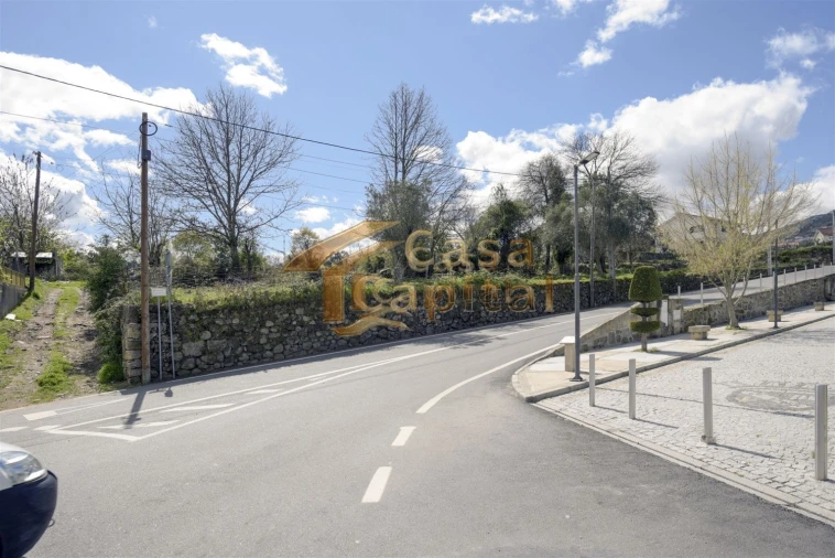 Terreno para Venda em Lordelo Foto 1