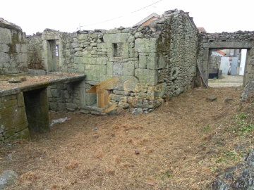 Moradia T3 para Venda em Mouçós e Lamares