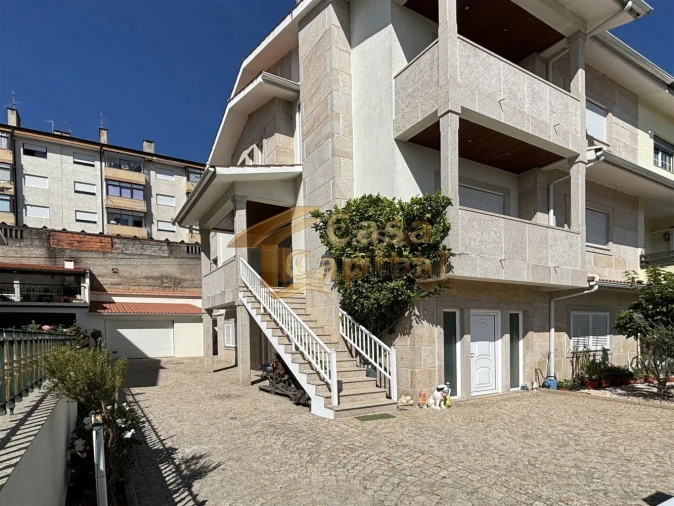 Moradia T4 para Venda em Nossa Senhora da Conceição, São Pedro e São Dinis