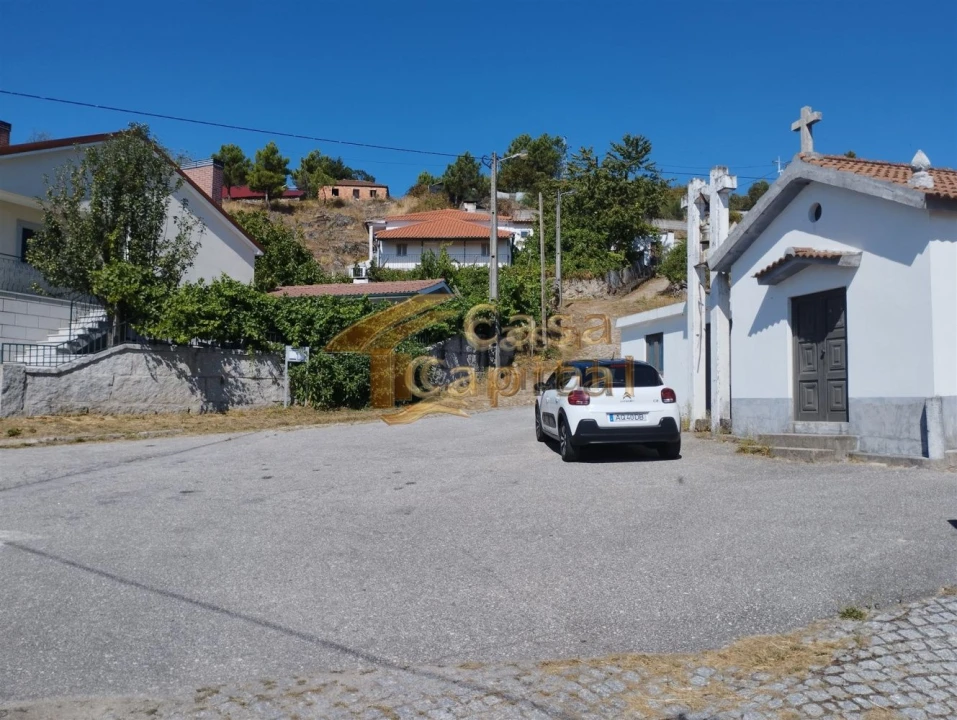 Terreno para Venda em Adoufe e Vilarinho de Samardã Foto 2