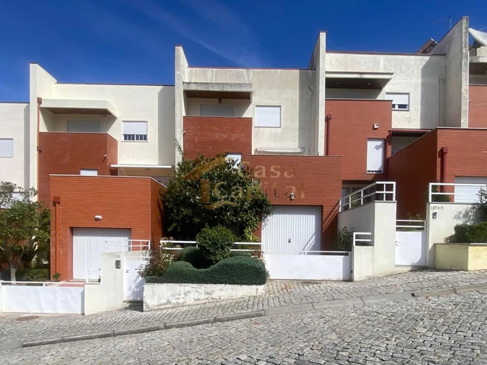 Moradia T4 para Venda em Nossa Senhora da Conceição, São Pedro e São Dinis Foto 1