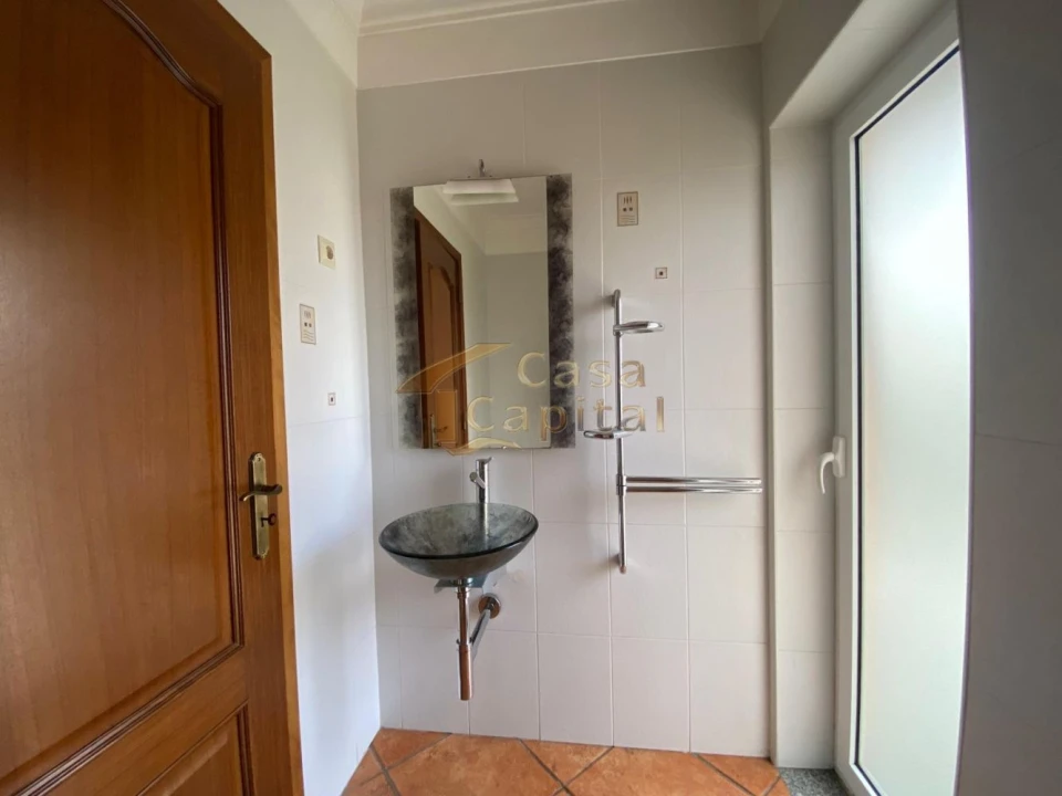 Moradia T4 para Venda em Mateus Foto 9