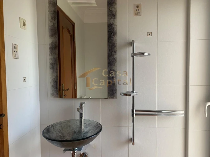 Moradia T4 para Venda em Mateus Foto 10