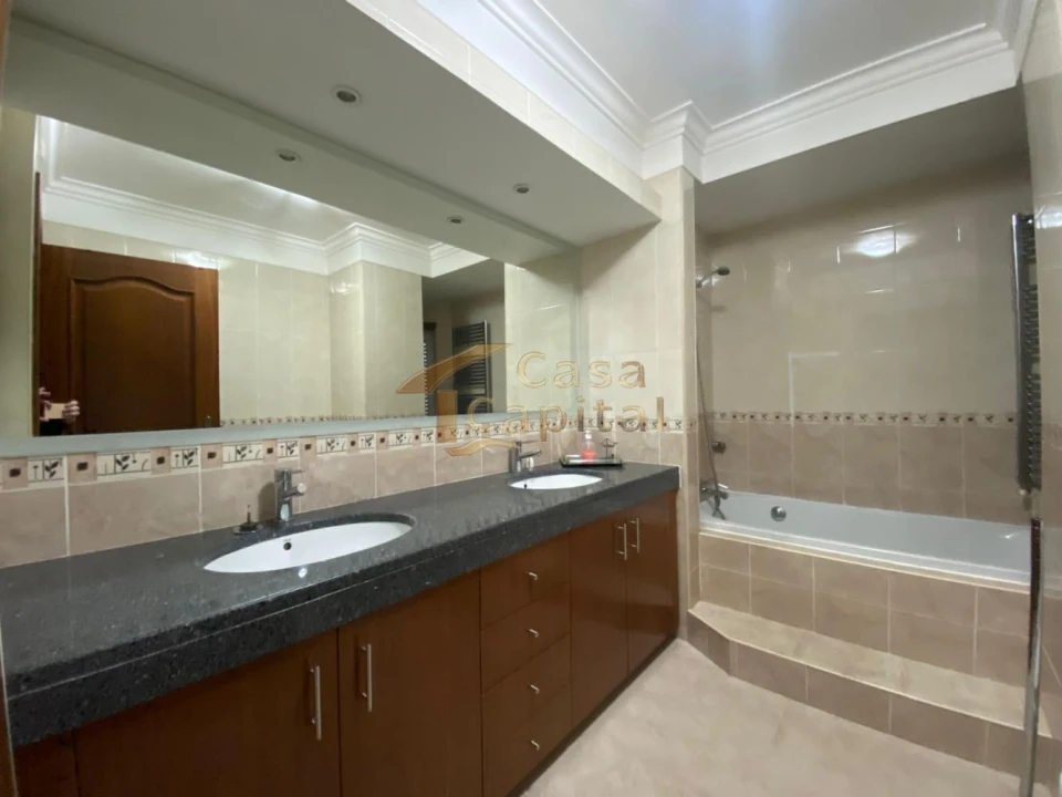 Moradia T4 para Venda em Mateus Foto 22