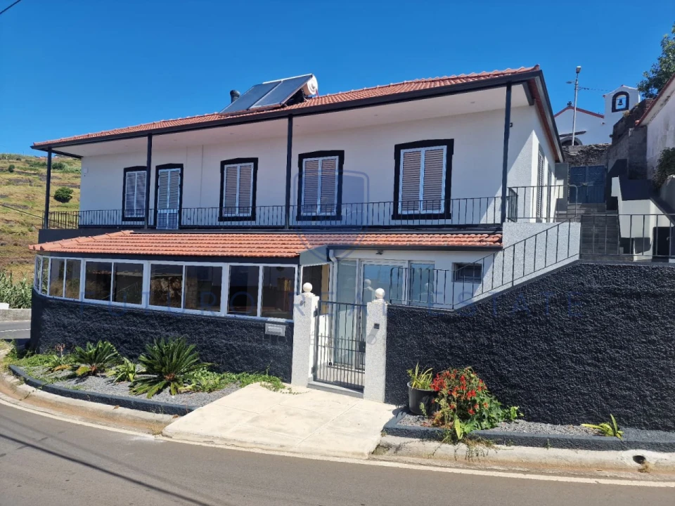 Moradia T3 para Venda em Fajã da Ovelha Foto 1