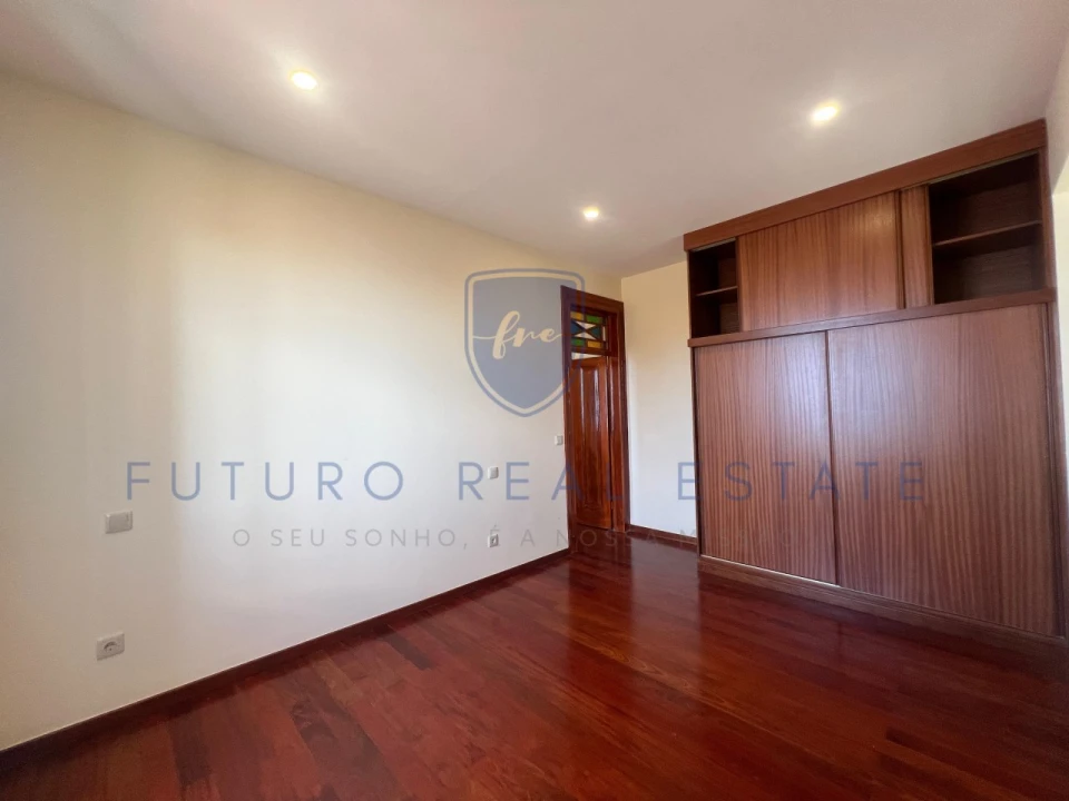 Moradia T3 para Venda em Fajã da Ovelha Foto 18