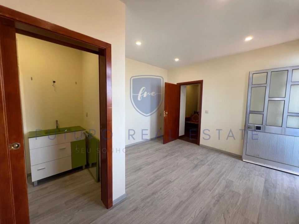 Moradia T3 para Venda em Fajã da Ovelha Foto 25